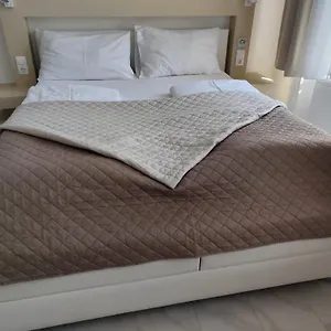 Ch-hotel Luka Affittacamere